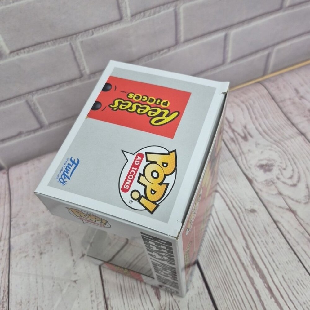 Funko Pop! 248 Reese's Pieces Box, Funko Store Exclusive~ New In Box - Picture 5 of 6